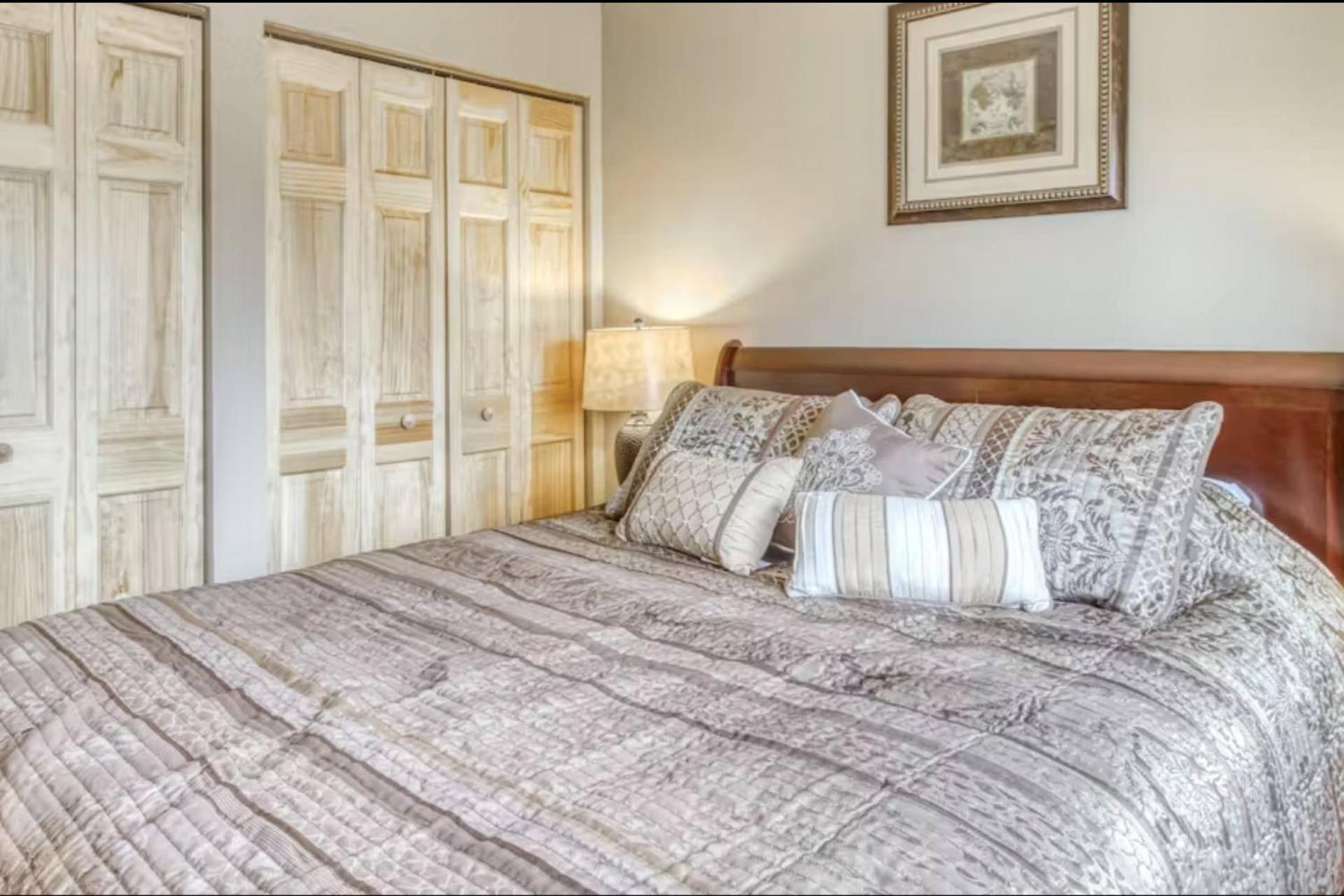 302 Talisman Dr., #40 Holiday home