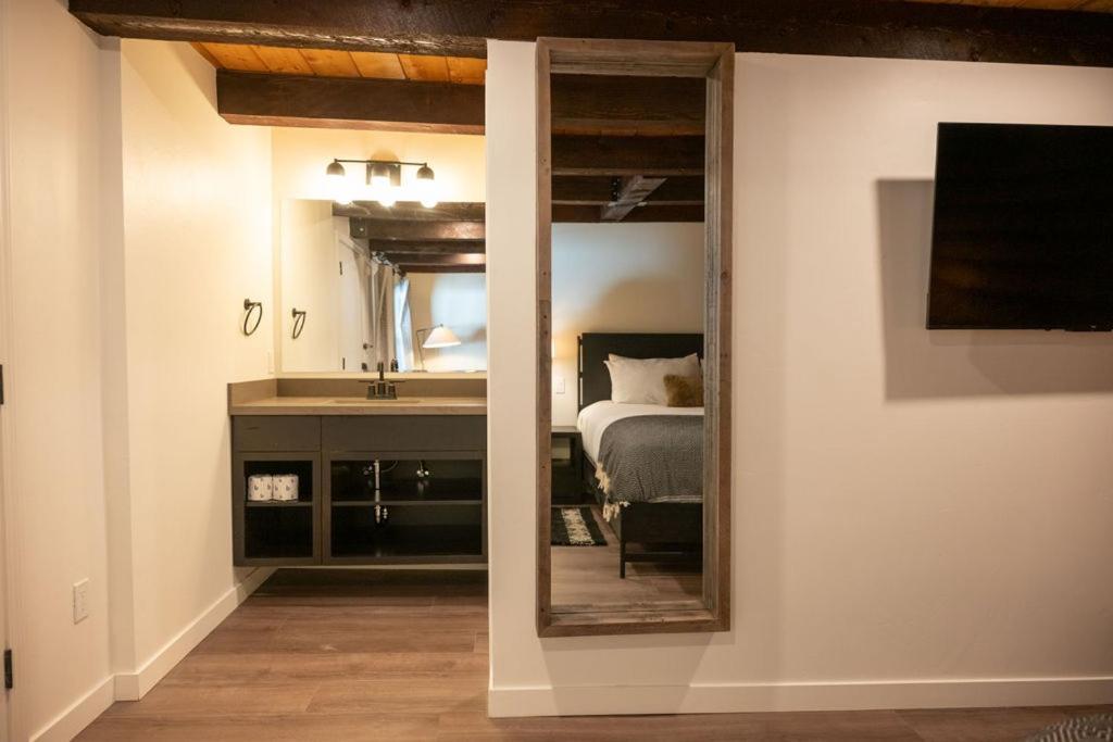 High Creek And Hotel 3*