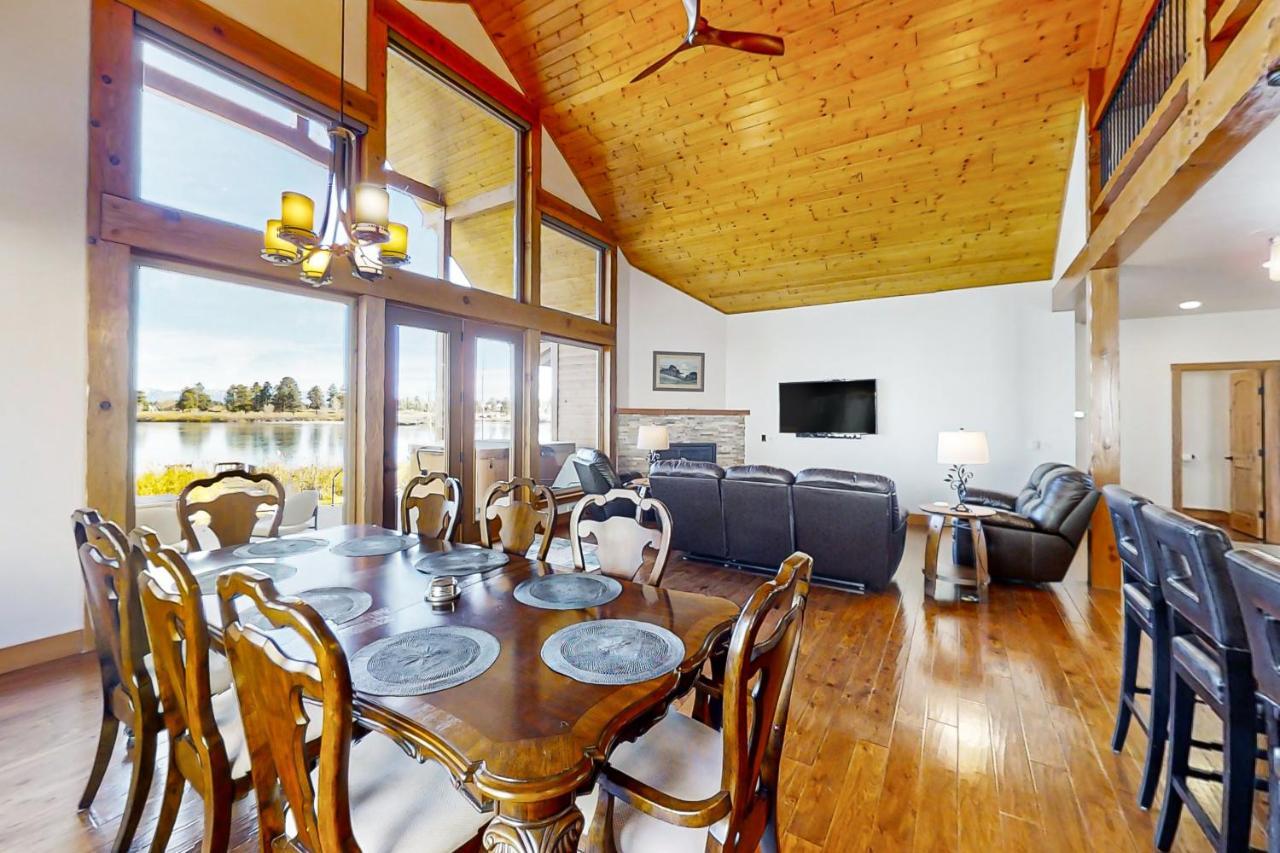 Holiday home Lakefront Paradise *